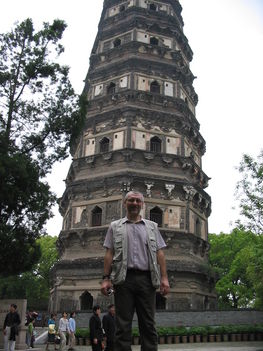 pagoda előtt