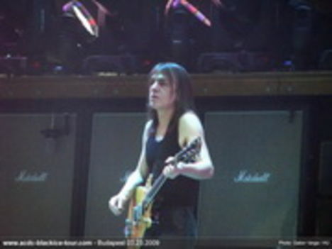 AC/DC 10 acdc-blackice-budapest-2009-vargagabor-015_resize