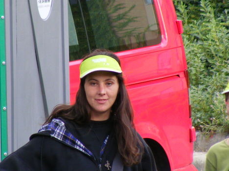 én