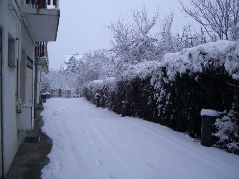 hó a bejáratnál