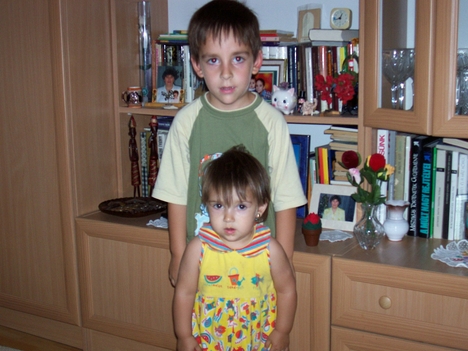 Istvánka és Anita unokám testvérek 2006 nyár