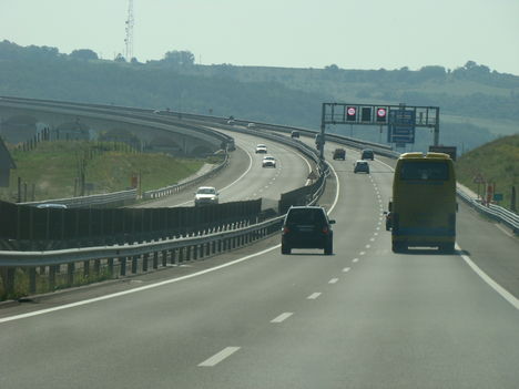 A kőröshegyi völgyhídon