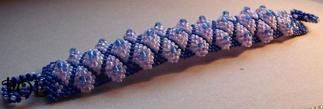 kék lila bogyós karkötő
