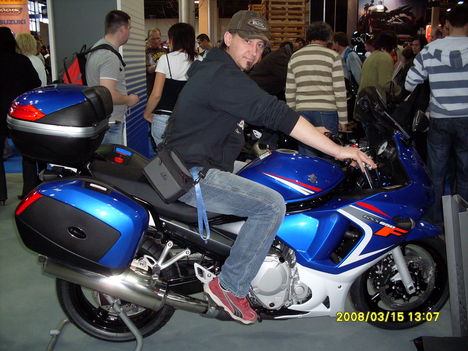 SUZUKI GSX600F