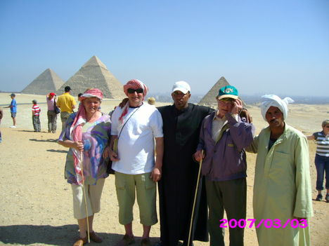 A Gizai piramisoknál