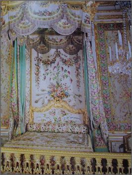 123. Franciaország - Versailles, a Királyi palota termei, királyi pamlag (11)
