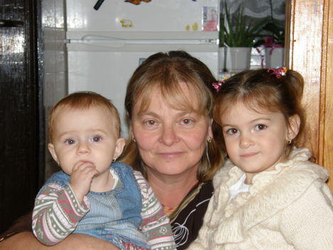 A mama és a két unokatesó