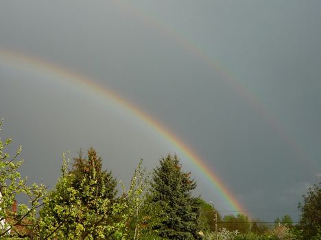 Áprilisi égbolt,szivárvánnyal, 2
