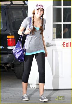 miley-cyrus-smet-cap-pilates-09