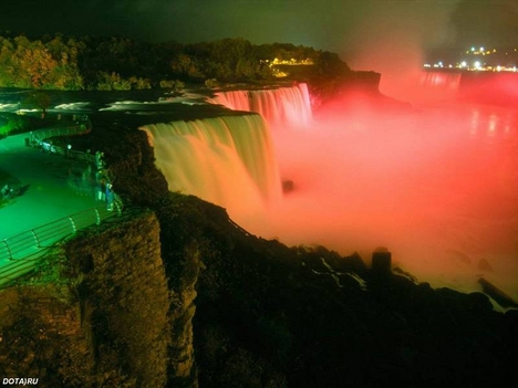 Niagara vizeses éjjel