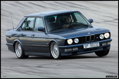 BMW E28 M5