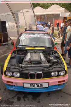 BMW E30 V8