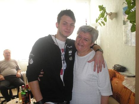 2008 karácsonyán Gergő és mama