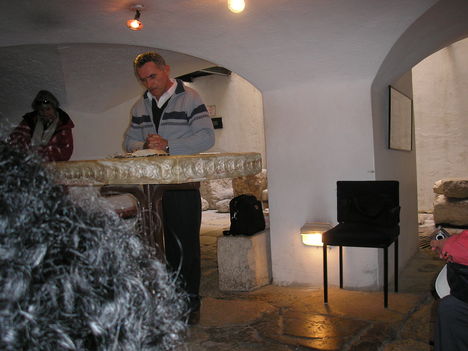P3160035Antoniusz erőd -Tamás prédikál