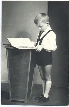 Cs. Zoltán a fényképésznél