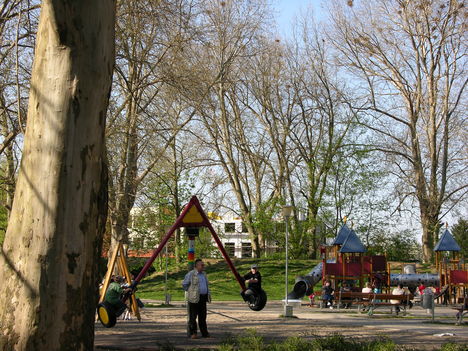 Kossuth -kert ,delutani szorakozas