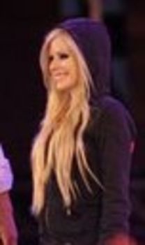 17596_avril_live013_122_540lo