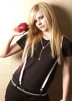 soksok_avril_kep-00004133-avrillavigne5