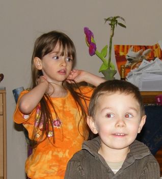 Zsombor kedvenc barátnőjével, Virággal 2009-ben