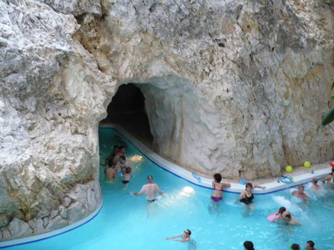 Barlangfürdő