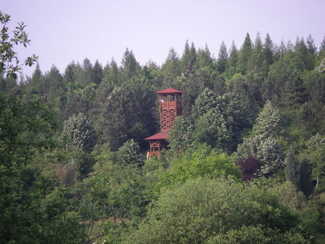 A kilátó az egyes tónál