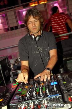 Hernan Cattaneo Play 2