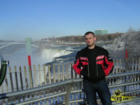 Isti a Niagara vízesésnél