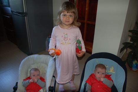 Mimikém+Zala husi+ zéti kopé /unokáim/