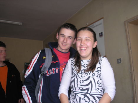 Aprilis 11 088