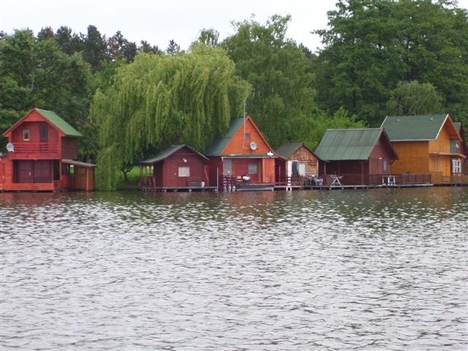Tatai tó, horgász tanya