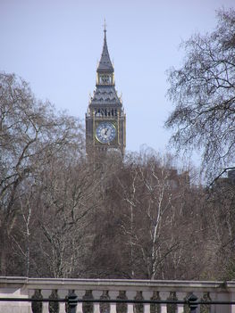 London.Big Ben a parkon túl.2009.03.17