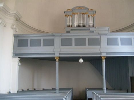 A felújított orgona (Tiszakürt, református templom)