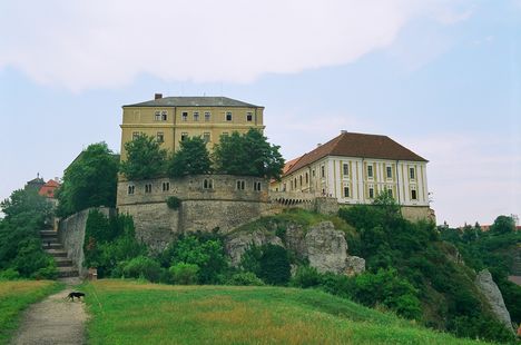 Vár