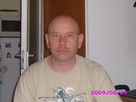 én