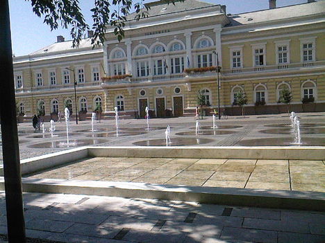 főtér, még mindig Városháza