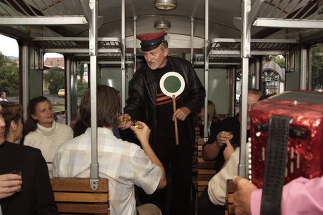 Kalauz a mátrafüredi kisvasúton