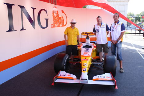 Ja és a Renault Team 5