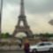 az Eiffel torony előtt