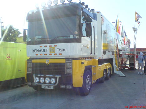F1-gyes renault kamion
