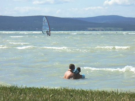 Hullámzó Balaton