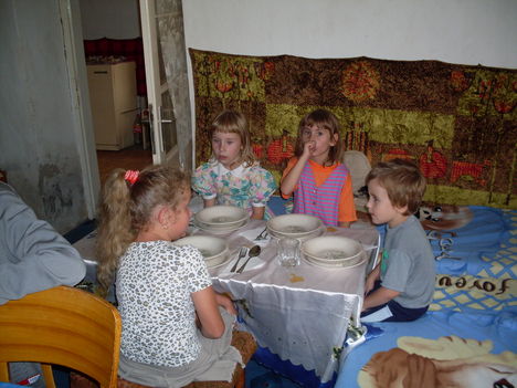 Balról-jobbra:Diuska,Regike,Gabika