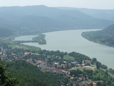 Duna kanyar a várból