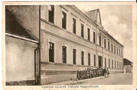 Irgalmas nővérek intézete, Nagymányok, képeslap /Tul.: Bacsó Miklósné/