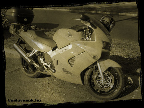 honda-vfr-800_1024