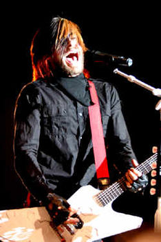 30-seconds-to-mars-guitar-photo-by-jenn-dohner