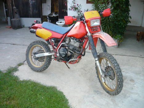 Honda XR 600R oldalról