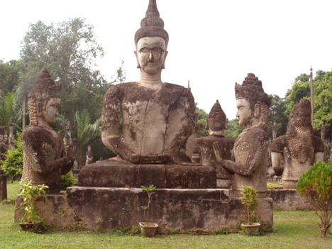 Buddhaszobor csoport