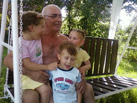 Papa a pót unokákkal !