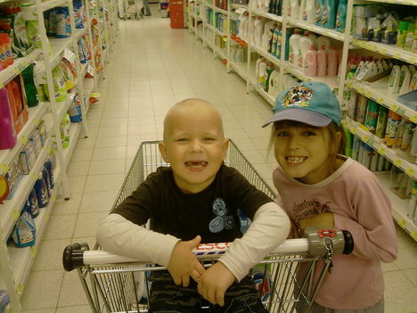 ERIK,RÉKA(TESCO)