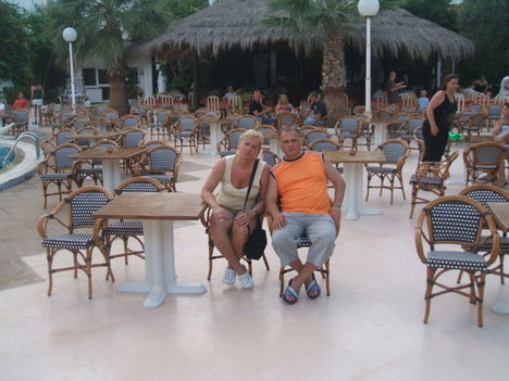 Tunézia PIHENŐ A HOTEL KERTJÉBEN